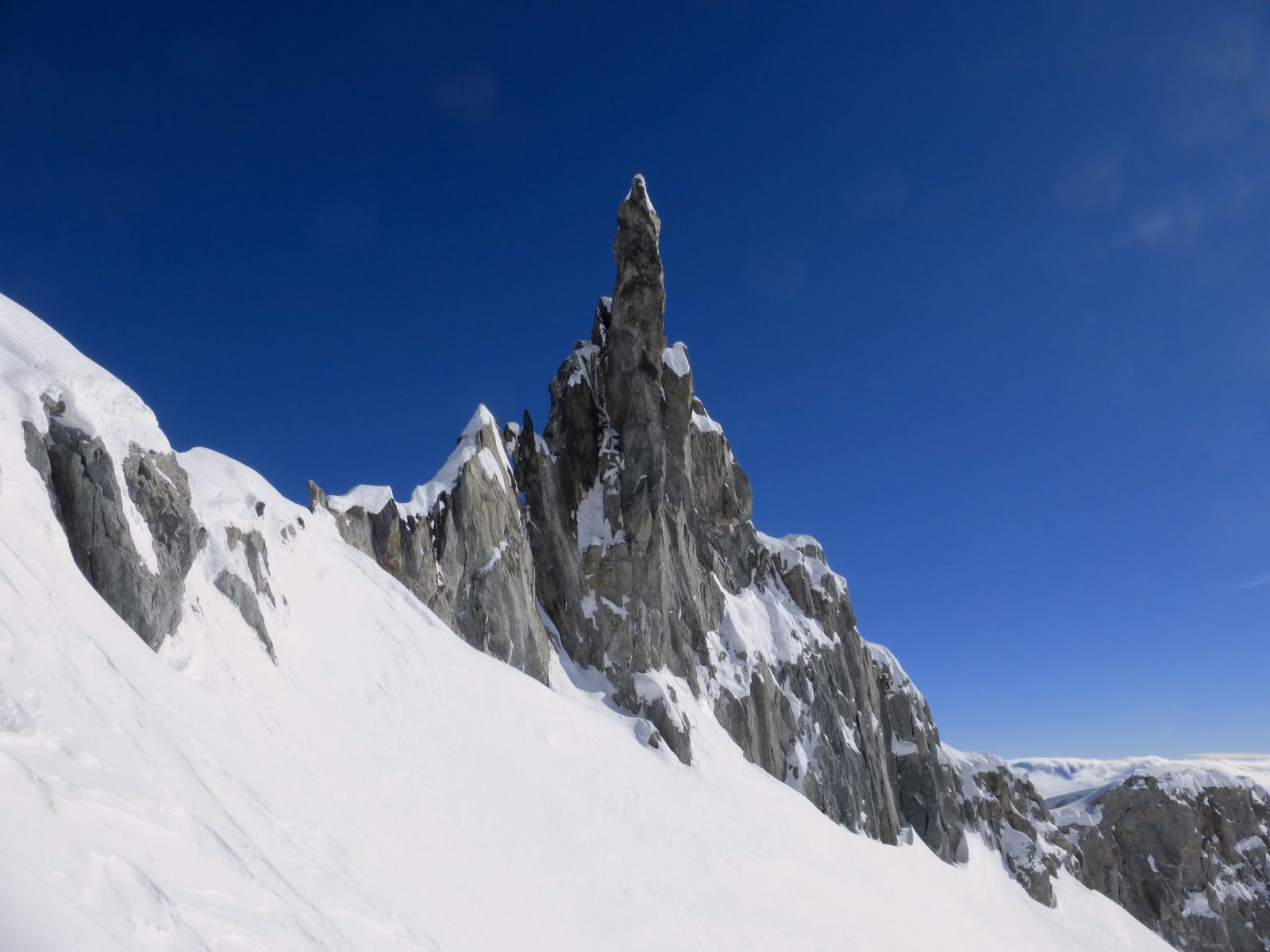 klausenpass,oberwald,uri,skitouring,adermatt,mountainguide,oberalppass,raid à ski, ski de rando,guide haute montagne, freeride,ski,snow,refuge,rotondo,oberalpstock,maighelshutte