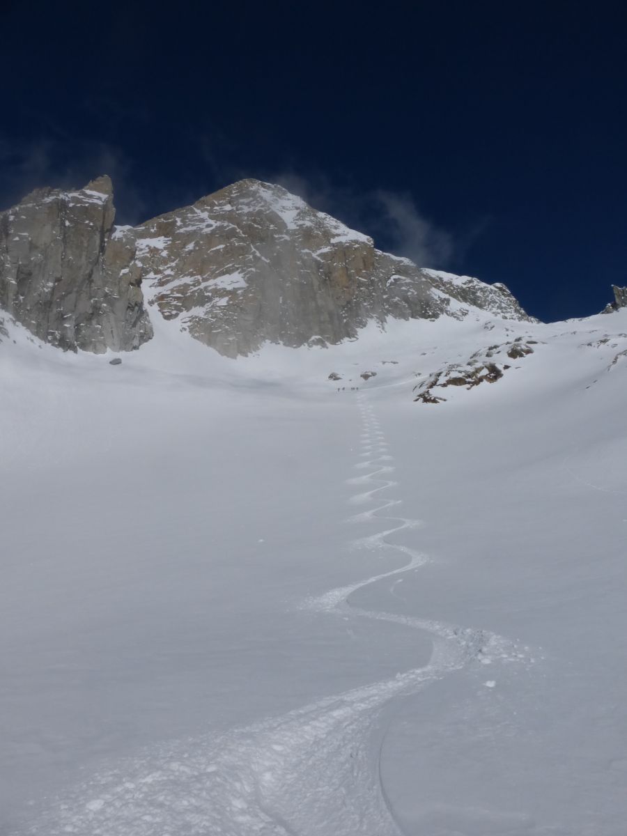 klausenpass,oberwald,uri,skitouring,adermatt,mountainguide,oberalppass,raid à ski, ski de rando,guide haute montagne, freeride,ski,snow,refuge,rotondo,oberalpstock,maighelshutte