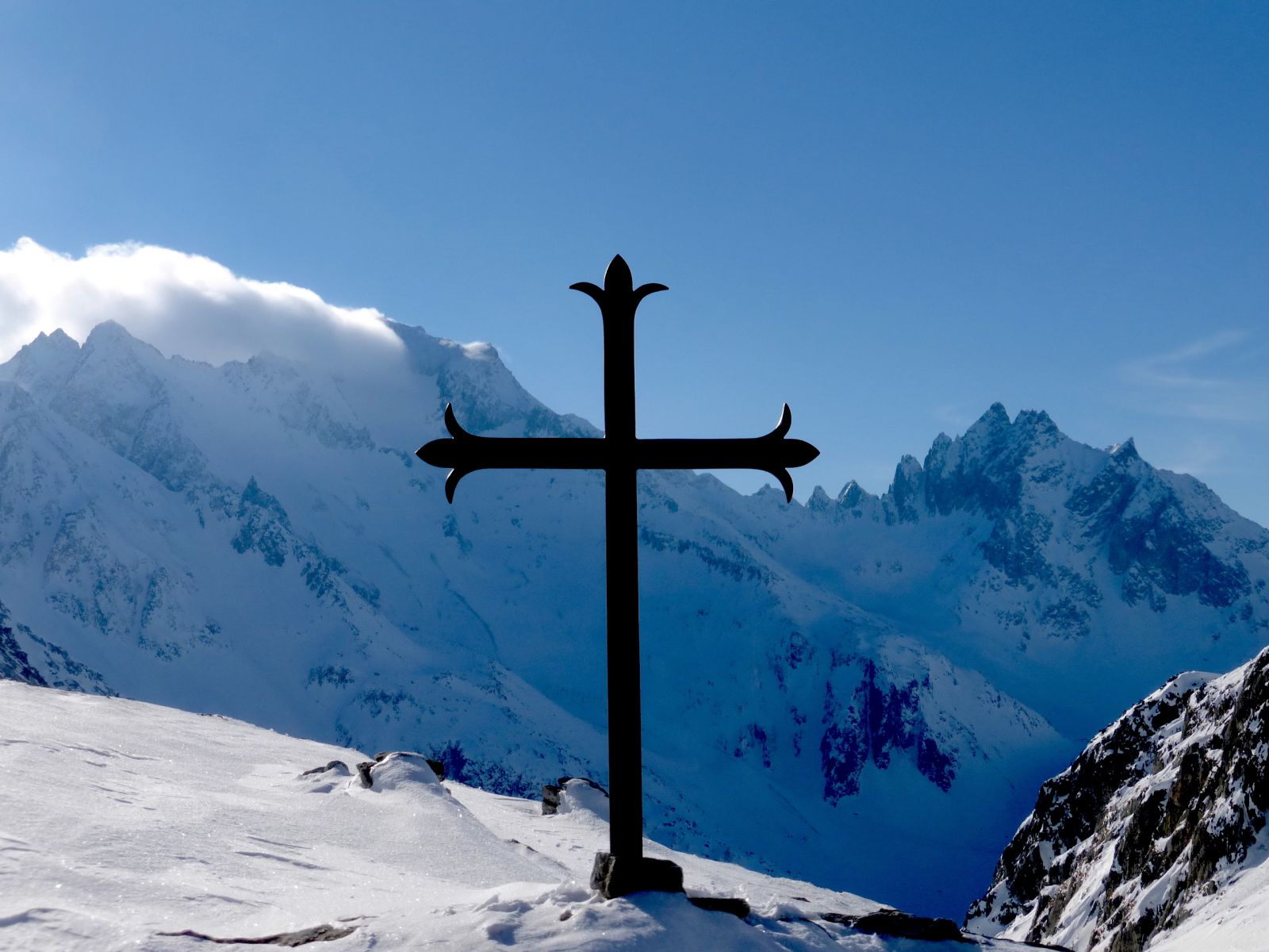 klausenpass,oberwald,uri,skitouring,adermatt,mountainguide,oberalppass,raid à ski, ski de rando,guide haute montagne, freeride,ski,snow,refuge,rotondo,oberalpstock,maighelshutte