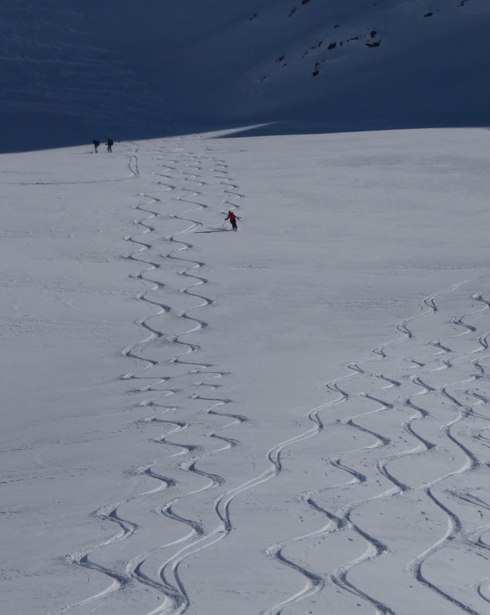 klausenpass,oberwald,uri,skitouring,adermatt,mountainguide,oberalppass,raid à ski, ski de rando,guide haute montagne, freeride,ski,snow,refuge,rotondo,oberalpstock,maighelshutte