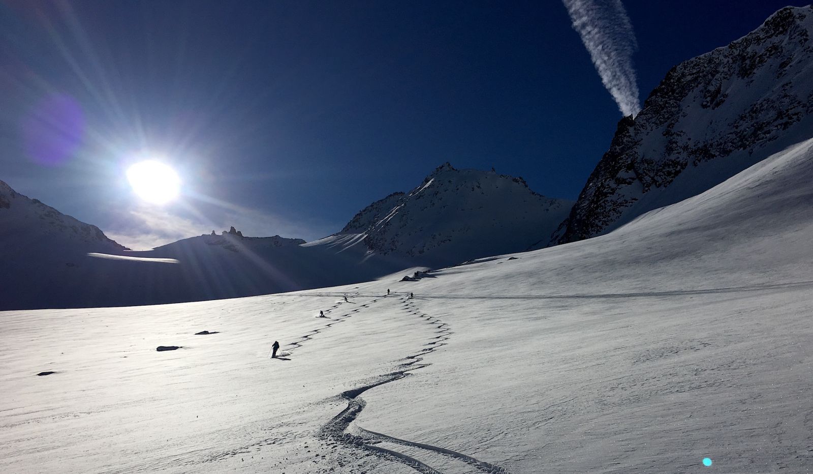 klausenpass,oberwald,uri,skitouring,adermatt,mountainguide,oberalppass,raid à ski, ski de rando,guide haute montagne, freeride,ski,snow,refuge,rotondo,oberalpstock,maighelshutte