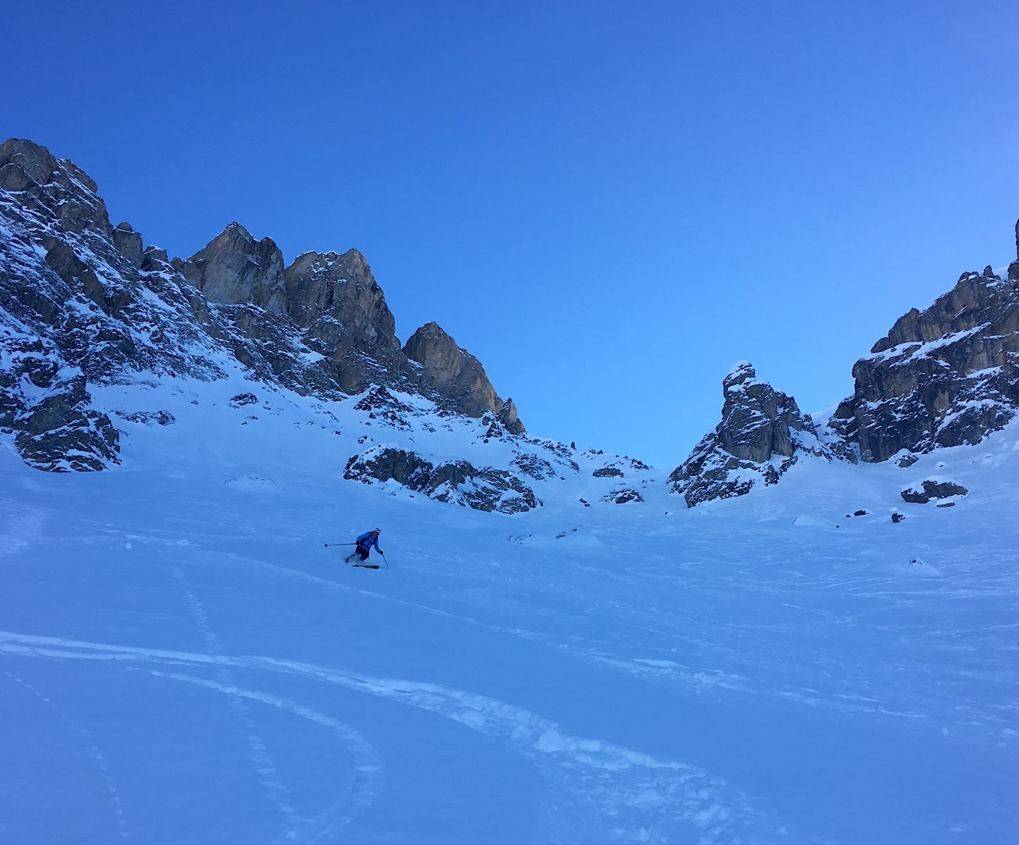 ski touring,contamines,col des chasseurs, ski,chamonix,skinning,mountainguide,freeride,avalanche awareness,ski de randonnée, raid à ski, mont blanc, guide haute montagne, hors piste
