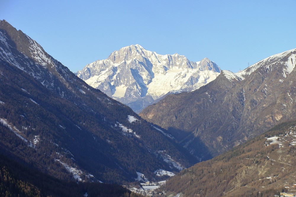 ice,climbing,course,cogne,mountain,guide,cascade,glace,dry,tooling,stage,initiation,guide,haute,montagne,iceclimbing,beginner