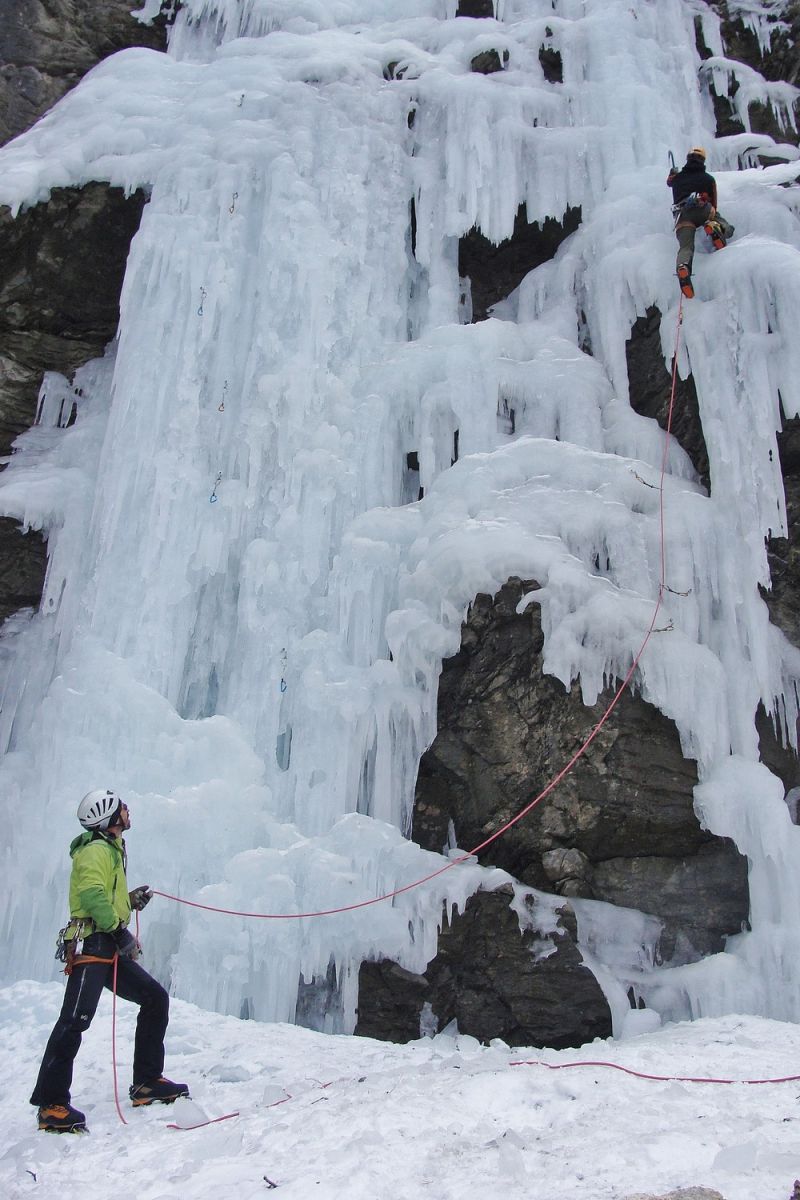 ice,climbing,kandersteg,intermediate,course,mountain,guide,iceclimbing,cascade,glace,stage,perfectionnement,guide,haute,montagne,cascade de glace,dry,tooling,crackbaby,blue,magic,arborium