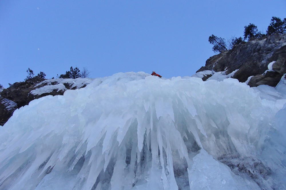ice,climbing,kandersteg,intermediate,course,mountain,guide,iceclimbing,cascade,glace,stage,perfectionnement,guide,haute,montagne,cascade de glace,dry,tooling,crackbaby,blue,magic,arborium