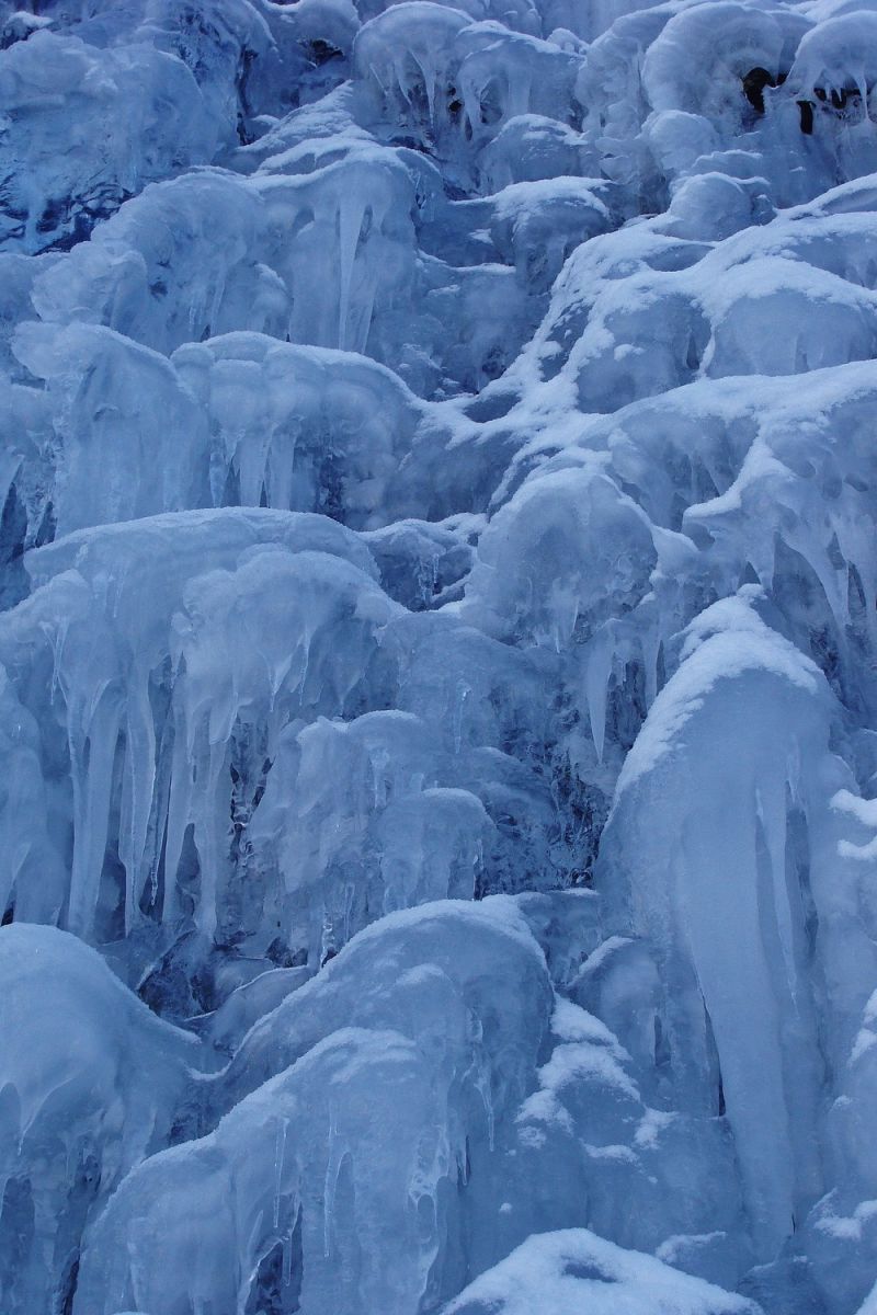 ice,climbing,kandersteg,intermediate,course,mountain,guide,iceclimbing,cascade,glace,stage,perfectionnement,guide,haute,montagne,cascade de glace,dry,tooling,crackbaby,blue,magic,arborium