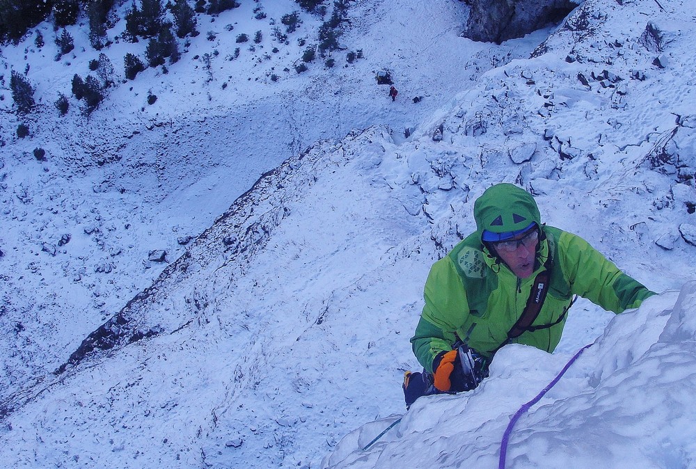 ice,climbing,kandersteg,intermediate,course,mountain,guide,iceclimbing,cascade,glace,stage,perfectionnement,guide,haute,montagne,cascade de glace,dry,tooling,crackbaby,blue,magic,arborium