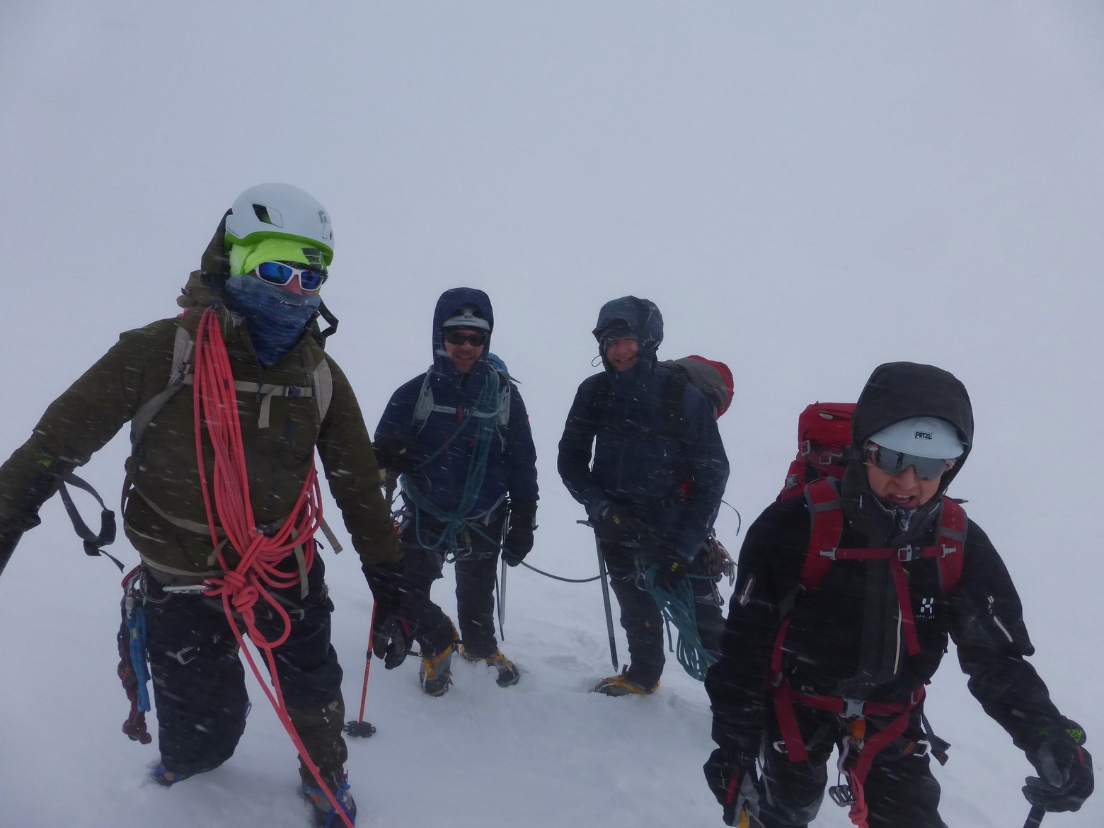 stage,alpinisme,debutant,montagne,coursenmarbrées,aiguille,cascade,glace,guide,haute,montagne,winter,mountaineering,course,mountain,guide,mountainguide,iceclimbing,alpinism,gullies,chamonix,courmayeur,