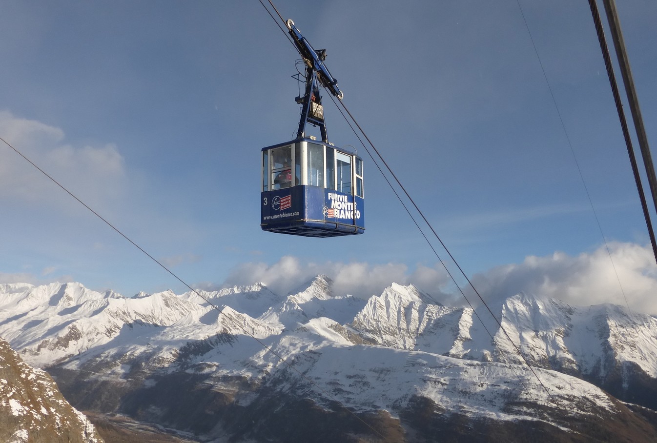 stage,alpinisme,debutant,montagne,coursenmarbrées,aiguille,cascade,glace,guide,haute,montagne,winter,mountaineering,course,mountain,guide,mountainguide,iceclimbing,alpinism,gullies,chamonix,courmayeur,
