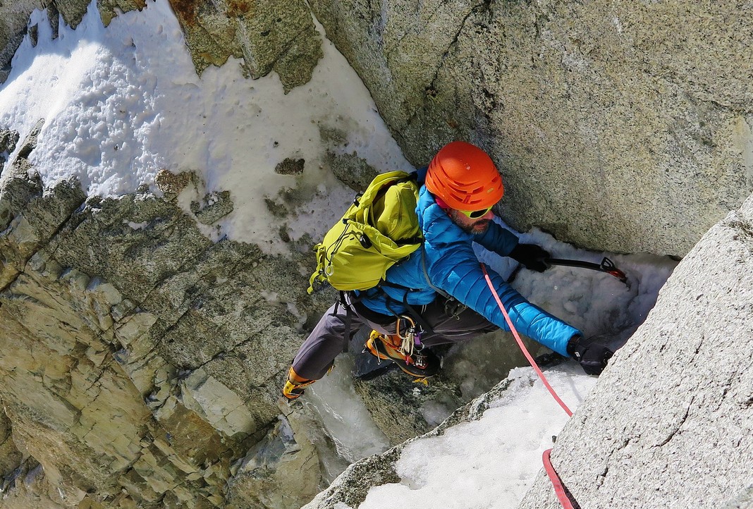 cascade cosmiques,chamonix,alpinisme,mont blanc,guide haute montagne,alpinism,mountain guide,guide course,cosmique ridge 