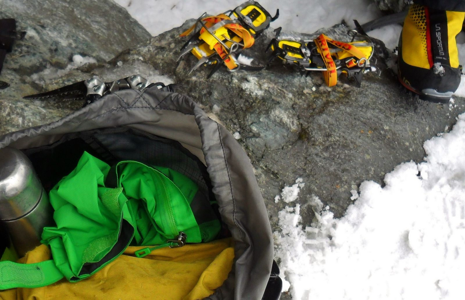 cascade,glace,cascade de glace,stage,guide,montagne,guide de haute montagne,mountain,guide,icefall,iceclimbing,ice,climbing,course,mountainguide,chamonix,beginner,advance