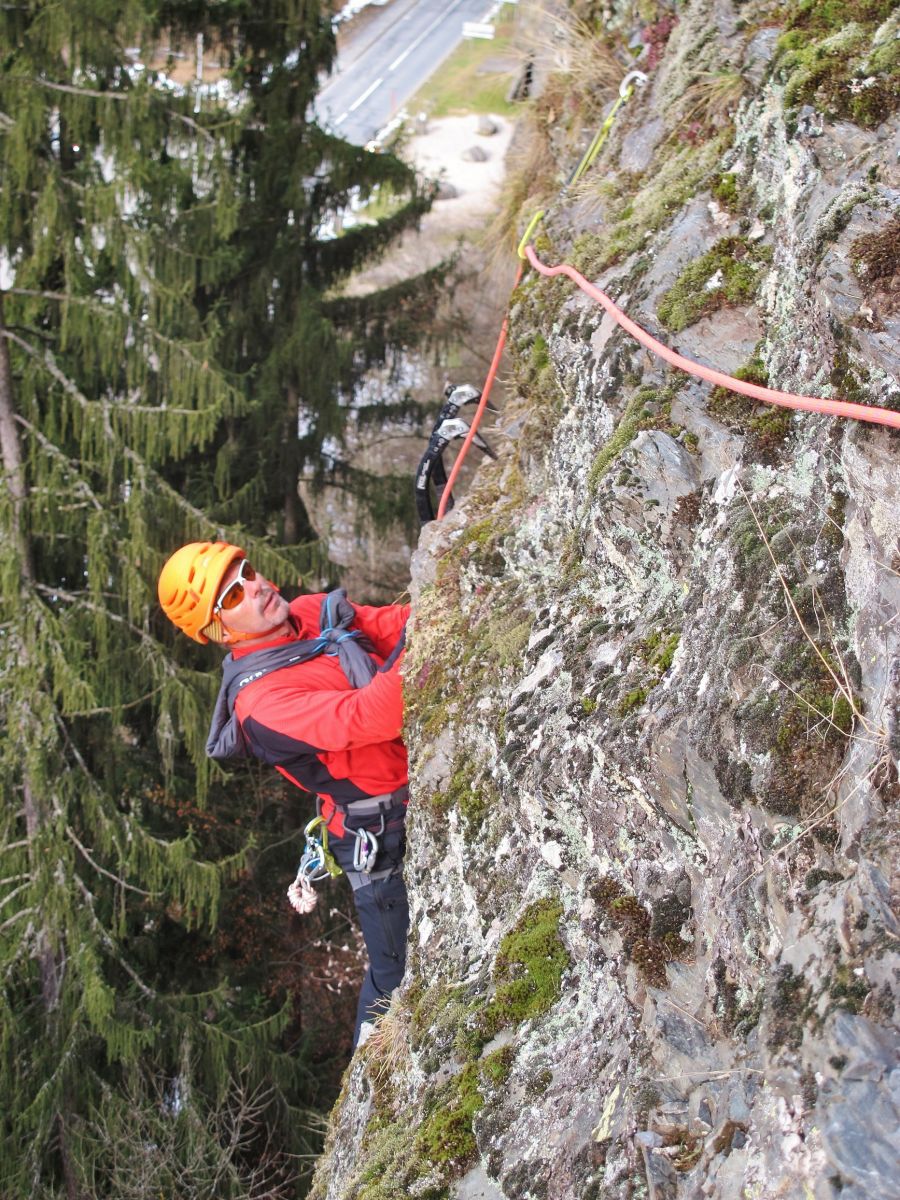 cascade,glace,antares,dry,tooling,guide,montagne,chamonix,ice,climbing,iceclimbing,,mountain,guide,mountainguide,stage,glace,waterfall ice climbing,