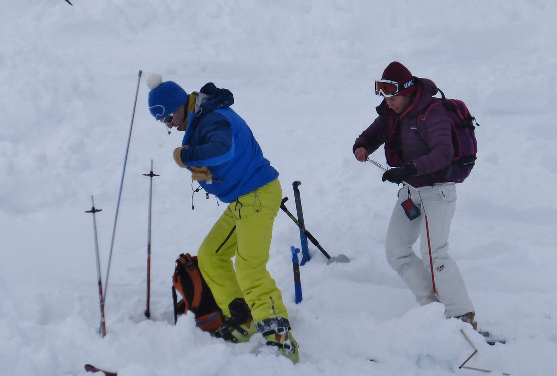 avalanche,training,chamonix,off piste,freeride,security,mountainguide,mountain,guide,rescue,exercice,avalanche,arva,secours,montagne,stage,guide,haute,montagne,ski,hors piste,randonnée,ski de rando,mont blanc,philippe collet