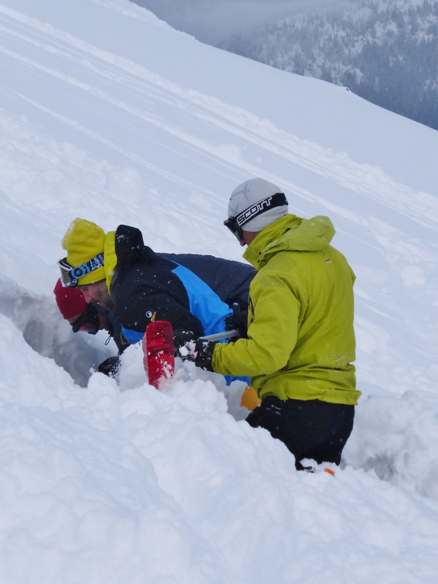avalanche,training,chamonix,off piste,freeride,security,mountainguide,mountain,guide,rescue,exercice,avalanche,arva,secours,montagne,stage,guide,haute,montagne,ski,hors piste,randonnée,ski de rando,mont blanc,philippe collet