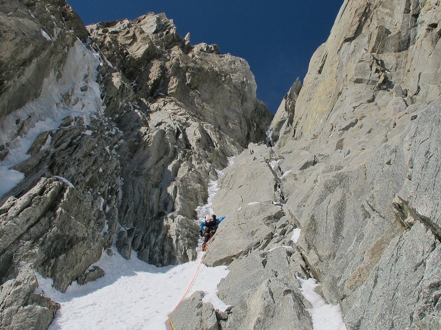 fil d'ariane,combe,maudite,chamonix,goulotte,cascade,glace,stage,alpinisme,guide,haute,montagne,ice,climbing,iceclimbing,mountain,guide,mountainguide,ice,course
