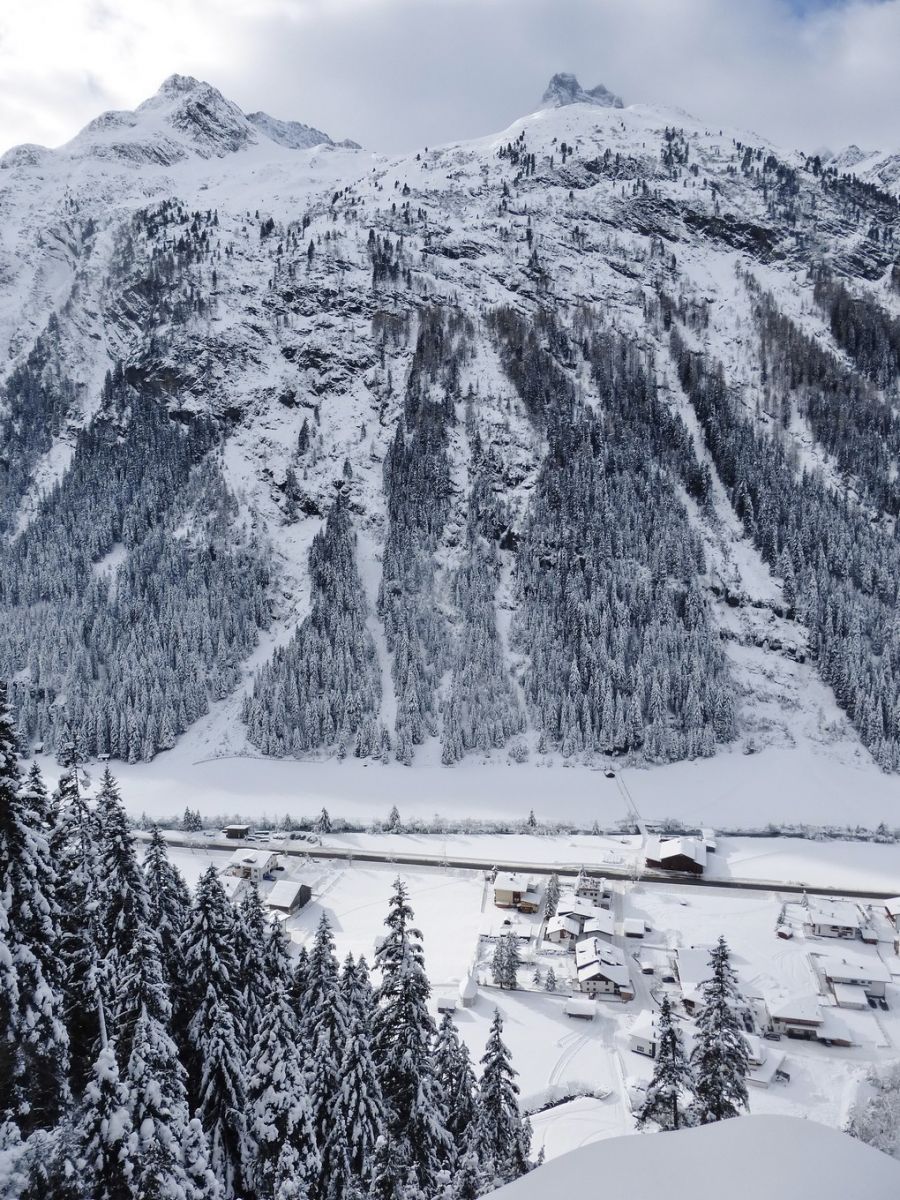 pitztal,ice climbing, mountain guide,ice course,innsbruck,tirol,cascade de glace,grimpe,guide haute montagne,stage glace,tyrol,kaunnertal,renkfall