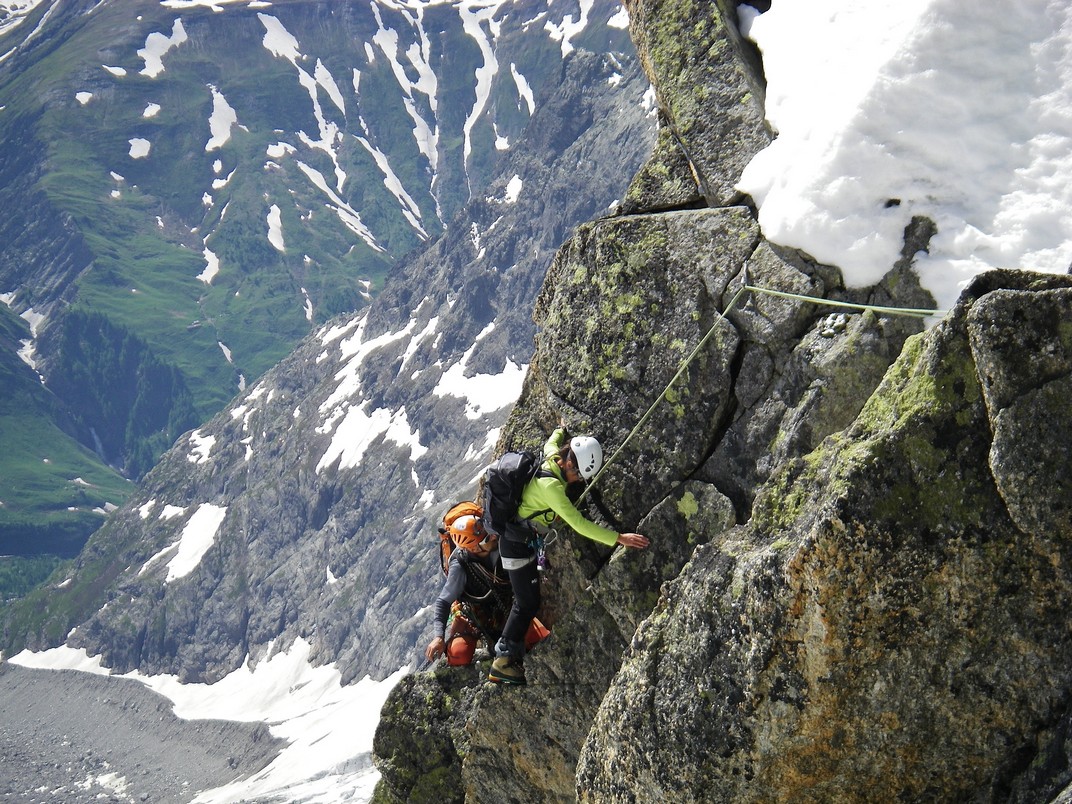 escalade, alpinisme,guide haute montagne,granit,aiguille des dorées , escalade facile,chamonix,mountain guide,rock climbing,granit climbing,rockclimbing,aiguille du midi,contamine,rebuffat route