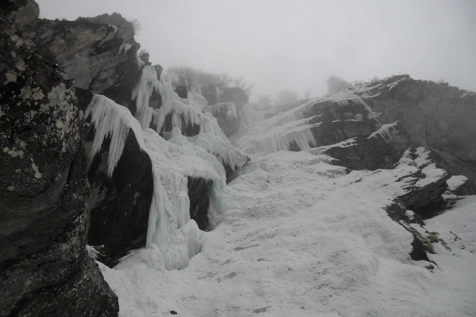 cascade ,glace,goulotte,chamonix,mont,blanc,mountain,guide,gullies,ice,climbing,ravanel,frendo, ravanel-frendo,couloirs,guide,haute,montagne